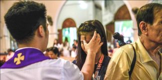 ‘YOU ARE DUST, AND TO DUST YOU SHALL RETURN’ Ash Wednesday comes from the ancient Jewish tradition of penance and fasting. The practice includes the wearing of ashes on the head. The ashes symbolize the dust from which God made man. As the priest or lay minister applies the ashes to a person’s forehead, he speaks the words: “Remember that you are dust, and to dust you shall return.” IAN PAUL CORDERO/PN
