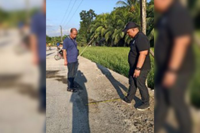 Officials of a team composed by Department of Interior and Local Government and the provincial Engineering Office inspect the progress on the Inabasan-Bugarot in San Jose, Antique. PNA