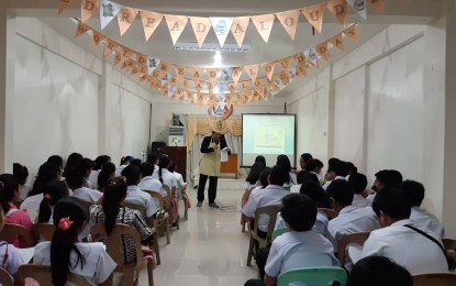 Errol Santillan Errol Santillan, Sangguniang Panlalawigan member of Antique, leads the World Read Aloud Day on Feb. 5. The activity aims to encourage students to make reading a habit. ANNABEL CONSUELO PETINGLAY/PNA
