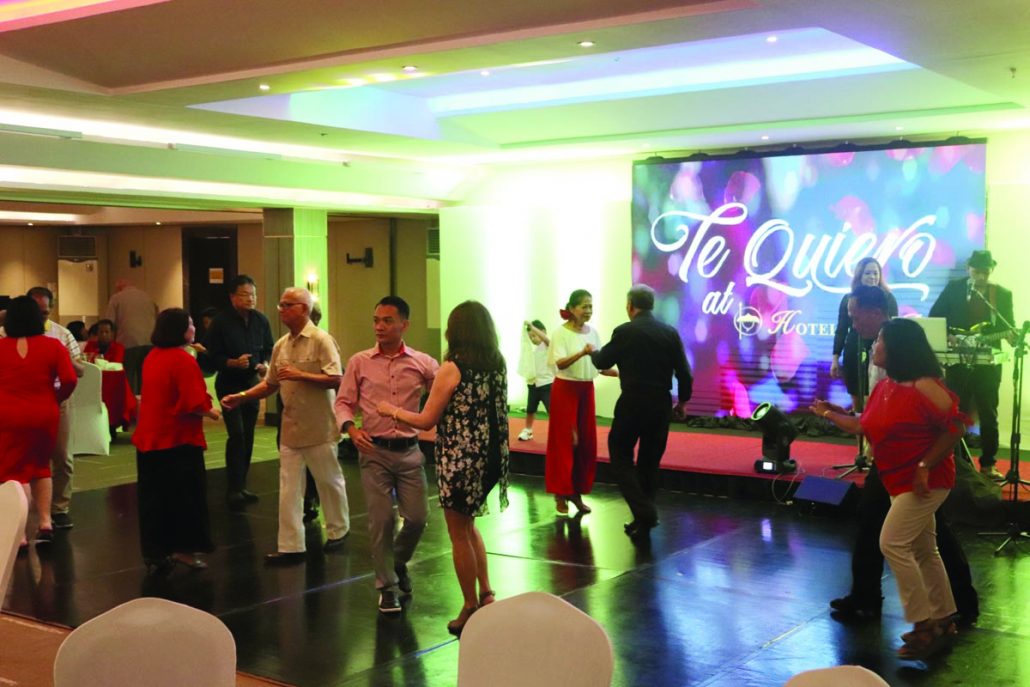 The guests of the iconic Ilonggo hotel flocked to the Sunset Terrace dancefloor to show off their fancy footwork and with their life partners.