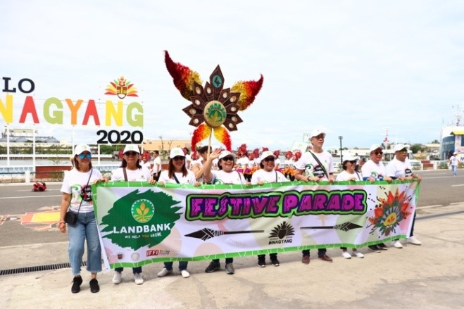 LANDBANK supports Dinagyang Festival 2020 1 LANDBANK West Visayas Branches Group Head First Vice President Delma O. Bandiola along with Corporate Affairs Department Head Assistant Vice President Vivian M. Cañonero, and field unit officers and employees in Panay area joined the Festive Parade as part of the celebration of the Dinagyang Festival 2020.