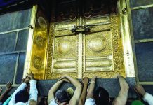 Saudi Arabia bars entry for pilgrims over coronavirus Muslims pilgrims gather outside the door of the Kaaba, Islam's holiest shrine, in Mecca, Saudi Arabia. AFP