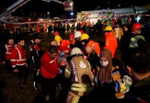 3 killed, 179 wounded as plane skids off runway in Istanbul An injured person is carried away from Pegasus Airlines Boeing 737-86J plane, after it overran the runway during landing and crashed, at Istanbul’s Sabiha Gokcen airport, Turkey on Feb. 5. REUTERS/ KEMAL ASLAN