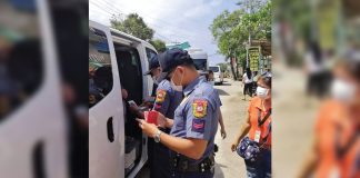 Police officers flag down this vehicle at a border control checkpoint in Malay, Aklan. The local government unit put up checkpoints in strategic parts of the town to lessen the risk of spreading the coronavirus disease 2019 (COVID-19). MALAY PNP