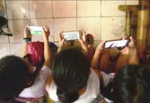 NO TIME TO READ. Do children nowadays spend more time tinkering with their mobile phones than reading books? A Sangguniang Panlalawigan member of Iloilo says multiple studies show children exposed early to modern electronic gadgets such as phones have poor reading comprehension ability. In Iloilo province, an estimated 42,000 learners from kindergarten to high school are “frustration level” readers – they can recognize some words but they lack comprehension. IAN PAUL CORDERO/PN