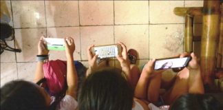 NO TIME TO READ. Do children nowadays spend more time tinkering with their mobile phones than reading books? A Sangguniang Panlalawigan member of Iloilo says multiple studies show children exposed early to modern electronic gadgets such as phones have poor reading comprehension ability. In Iloilo province, an estimated 42,000 learners from kindergarten to high school are “frustration level” readers – they can recognize some words but they lack comprehension. IAN PAUL CORDERO/PN