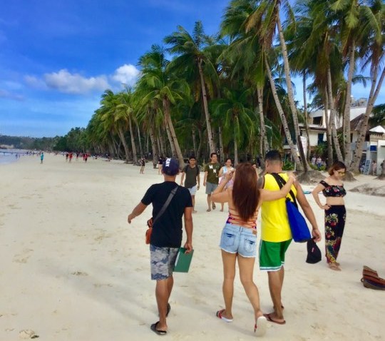 Acting Malay Mayor Frolibar Bautista issues Executive Order No. 004 series of 2020 that suspends entry of travelers in the province with history from China and its administrative region within the last two on Feb. 6. PNA