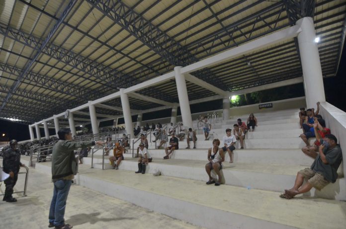 The police gather these persons at the Iloilo City Freedom Grandstand for violating the ongoing enhanced community quarantine and curfew on Tuesday night (March 24, 2020). Since it is impossible for them to observe social distancing in a small and cramped police detention cell, the next best thing to do is “ground” these violatos at the grandstand. IAN PAUL CORDERO/PN