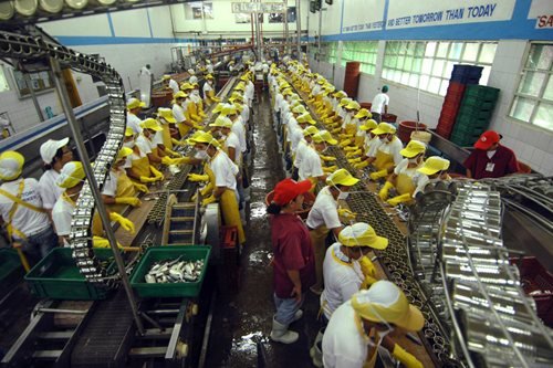 Food industry companies Food industry companies can operate at half of their total workforce during the ongoing enhanced community quarantine caused by the coronavirus pandemic, Cabinet Secretary Karlo Nograles said late Friday. ABS-CBN