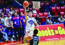 Manila-Frontrow Stars’ Carlo Lastimosa attempts an uncontested layup against Makati. MPBL