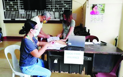 The Department of Agriculture Regional 6, through its Agriculture Program Coordinator Office, issues food passes to vegetable and livestock dealers and haulers following the implementation of the enhanced community quarantine in Antique. ANNABEL CONSUELO J. PETINGLAY/PNA