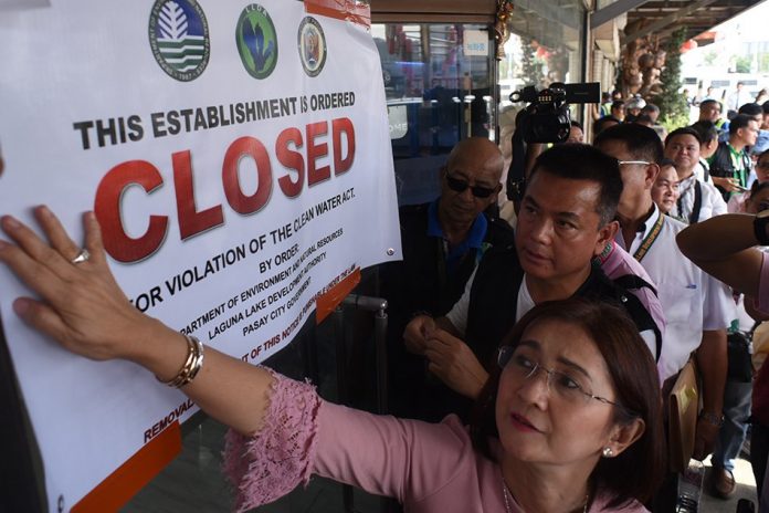 Gov’t shuts down 5 establishments ‘polluting’ Manila Bay The Philippine government closes down five business establishments in Pasay City after they were found discharging untreated wastewater into Manila Bay. ABS-CBN