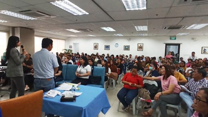 The Iloilo City Government, in partnership with MORE Electric and Power Corp. (MORE Power), launches a “power-for-all” program. “IKonek, MORE Konek” aims to address the longstanding power needs of informal settlers and low-load applicants. With barangay captains in attendance yesterday, March 11, 2020, at city hall, MORE Power also presented simplified and customer-friendly requirements for power connection applicants. It’s “MORE Konek: Kuryente Mo, Takod Ko” was warmly welcomed, too. Barangay captains are being empowered by MORE Power to help constituents with electricity connection concerns.