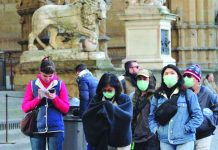 Italy locks down millions as virus deaths jump People wearing protective masks walk through Florence as Italy battles a coronavirus outbreak, in Florence, Italy, March 7, 2020. People wearing protective masks walk through Florence as Italy battles a coronavirus outbreak, in Florence, Italy, March 7, 2020. REUTERS