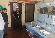‘ILONGGOS DESERVE THE BEST’ | MORE Power to complement Iloilo City’s economic boom – exec MORE Power president Roel Castro (second from left) inspects substations such as this one in Jaro, Iloilo City to know the present state of the equipment which will be prioritized in the company’s rehabilitation program which has a capital expenditure of P1.8 billion for three to four years.