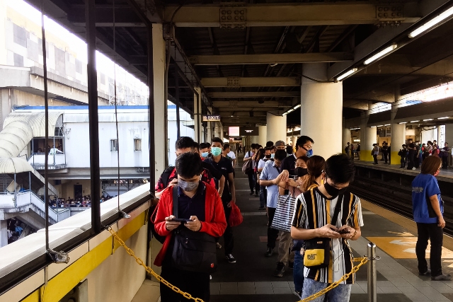 Manila Social Distancing DRY RUN. MRT3 implements 'social distancing' prompting long lines at the train stations. Photo from MRT3