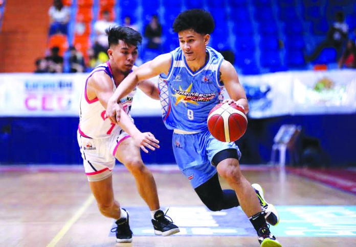 Marinerong Pilipino Skippers Juan Gomez de Liaño Marinerong Pilipino Skippers Juan Gomez de Liaño makes his presence felt in the court against Karate Kid-Centro Escolar University Scorpions by registering digits of 21 points, seven rebounds and four assists en route to victory.