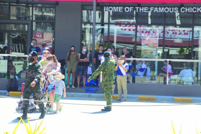 Personnel of the Malay municipal police station Personnel of the Malay municipal police station assist in transporting stranded Russian tourists going to the Cagban Jetty Port in Boracay Island, Malay, Aklan on March 30. The Russians will be brought to the Kalibo International Airport and will eventually be sent back to their country with the help of the Russian Embassy. MALAY PS MASALIGAN