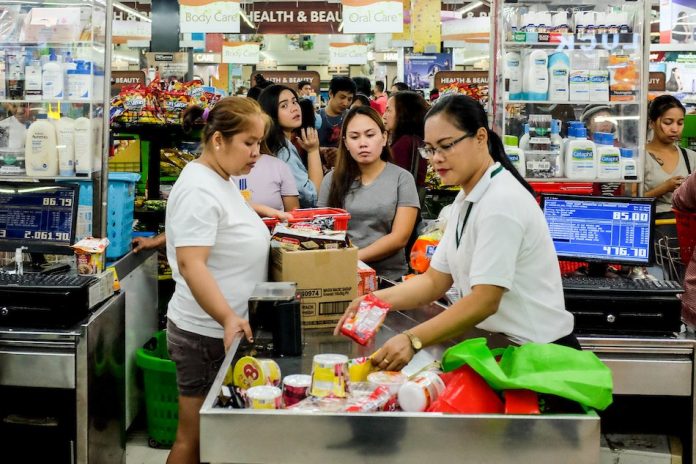 Shoppers Shoppers are free to enter supermarkets even if they are not wearing face masks, the government said Monday as it clarified that there was no order for such establishments to deny entry to people who are not wearing protective gear against the coronavirus disease. ABS-CBN