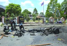 Bomb attack in Thailand gov’t office hurts 20 Thai crime scene investigators inspect the site of a bomb explosion in Yala, southern Thailand, Tuesday, March 17, 2020. AP