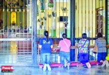 FAITH IN THE TIME OF CORONAVIRUS Catholics told to hear mass thru radio, livestreaming FAITH VS FEAR Catholic devotees kneel and pray at the Jaro Metropolitan Cathedral in Jaro, Iloilo City. Due to concerns over the spread of the coronavirus disease 2019, the Archdiocese of Jaro changed some customs to keep worshipers safe from the fast spreading disease. IAN PAUL CORDERO/PN