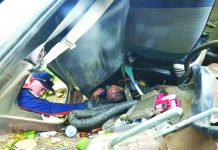 FATAL PLUNGE Truck falls off Alimodian ravine; 4 cops dead, 31 others injured MANGLED WRECKAGE A rescuer attempts to remove Captain Bonifacio Alabe, head of the Police Regional Office 6’s Mobile Force Battalion, from the mangled truck that fell off a ravine in Barangay Ginomoy, Alimodian, Iloilo. Four of his men died and 31 others were injured. IAN PAUL CORDERO/PN