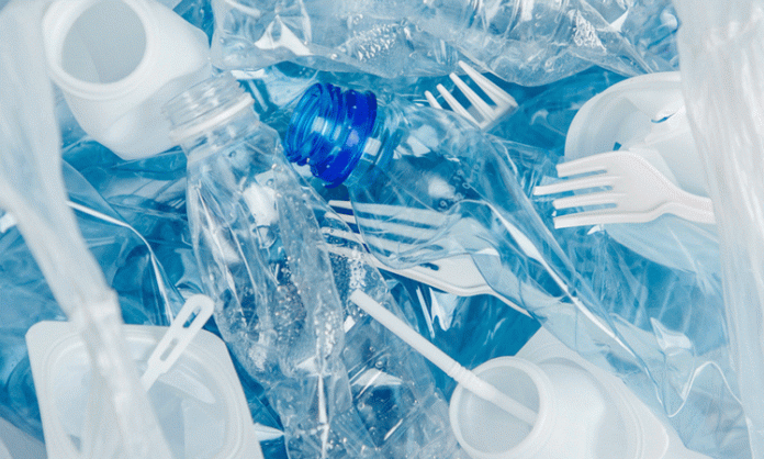 The city government of Iloilo is waging war against plastic pollution. Aside from prohibiting the use of non-biodegradable plastic bags, it has now banned from city hall single-use plastics such as plastic cups, drinking straws, stirrers, and utensils.