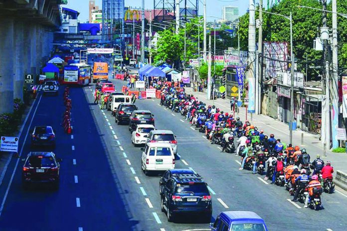 A line forms at a checkpoint between Marikina City and Antipolo, Rizal A line forms at a checkpoint between Marikina City and Antipolo, Rizal on Holy Monday, April 6, 2020, amid the start of the lockdown of Rizal province to curb the spread of COVID-19. ABS-CBN NEWS