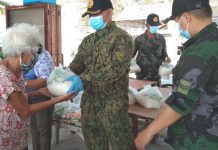 IPPO gives food packs to 5,000 poor families An old woman receives a food pack from policemen of the Iloilo Police Provincial Office. “We hope this humble support can help ease the burden of poor families who are the most badly affected by the enhanced community quarantine,” says Police Colonel Paul Kenneth Lucas, Iloilo police director. IPPO PHOTO