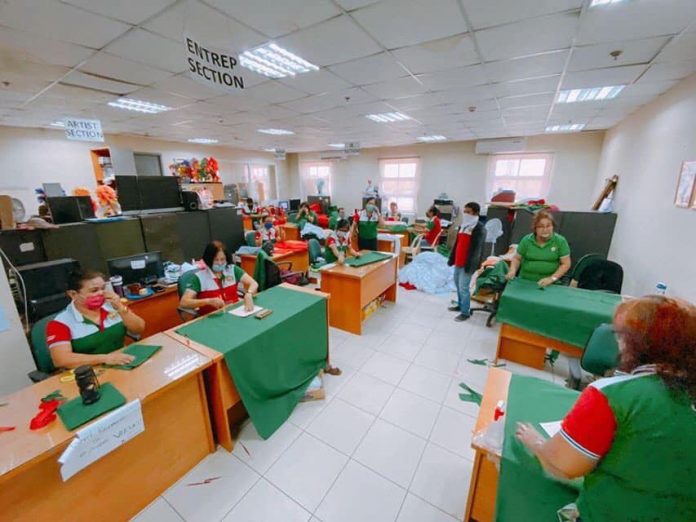 Bacolod hires home-based sewers to make face masks Home-based sewers in Bacolod City will be provided by the City Cooperative and Livelihood Development Office (CCLDO) with materials in order to make face masks approved by the Department of Health. According to the CCLDO, the city government plans to produce around 50,000 pieces facemasks, but it might increase to 100,000 if more sewers would participate. BACOLOD City PIO