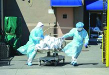 US coronavirus deaths pass 10,000 milestone Bodies are moved to a refrigeration truck serving as a temporary morgue in New York, the main focus of the US outbreak, with more than 4,750 deaths. AFP