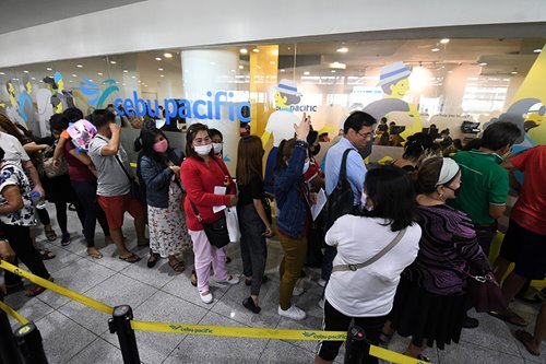 CebPac Passengers line up at Cebu Pacific’s booking office at the NAIA Terminal 3 in Pasay City on Mar. 13, 2020. ABS-CBN
