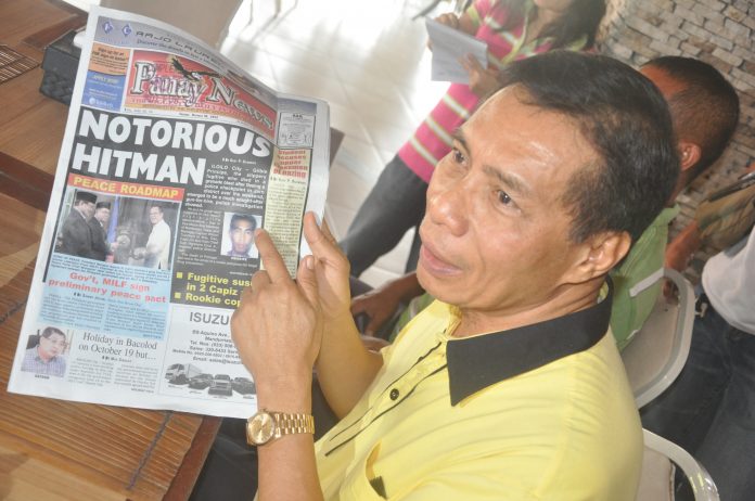 DANNY FAJARDO holds an October 16, 2012 issue of Panay News DANNY FAJARDO holds an October 16, 2012 issue of Panay News