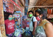 FACEMASK NOW MANDATORY: Fine, imprisonment for violators in Iloilo Not wearing facemask in public places is now an offense in Iloilo city and province. Facemask covering the nose and mouth of the wearer prevents droplets expelled when coughing or sneezing from infecting others, according to Mayor Jerry Treñas. IAN PAUL CORDERO/PN