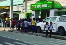Beneficiaries of the Pantawid Pamilyang Pilipino Program wait outside a bank in this province before withdrawing their cash grant. PNA