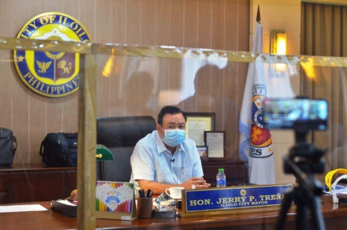 treñas THE BUCK STOPS HERE. “Allegations made on social media platforms about exempting others in the protocol are completely false in every respect. However, this incident has taught us to be more vigilant, as some of our personnel carrying essential goods and equipment may be infected by the virus,” says Mayor Jerry Treñas of Iloilo City. IAN PAUL CORDERO/PN