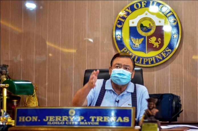 “On Saturdays and Sundays we will no longer allow anyone to go out of their houses except to buy medicines,” says Mayor Jerry Treñas of Iloilo City. “We have to keep the city sealed from the virus,” he adds. His goal is to open businesses starting May 1, even if only gradually. IAN PAUL CORDERO/PN