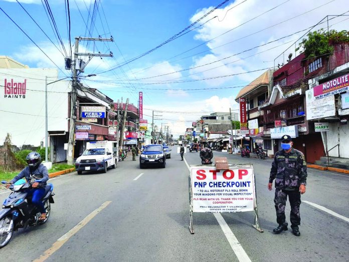 Police personnel implement border checkpoint in Barangay Poblacion, Kalibo, Aklan on May 17.