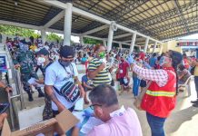 LGUs seek extension to SAP cash distribution Over 200 beneficiaries of the national government’s Social Amelioration Program in Barangay Timawa 2, Iloilo City gather at the Iloilo City Freedom Grandstand on April 28, 2020 to receive their cash assistance of P6,000 each. IAN PAUL CORDERO/PN