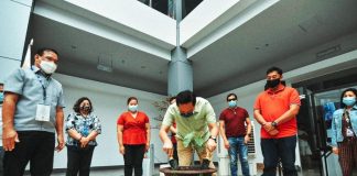 ‘TANUM ILOILO’. Gov. Arthur Defensor Jr. plants an Iloilo tree to mark Arbor Day on June 25, 2020 at the Western Visayas Regional Museum where he also launched the Iloilo provincial government’s reforestation project “Tanum Iloilo.” This project aims to grow 1.5 million native and fruit-bearing trees this year. IAN PAUL CORDERO/PN