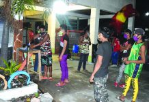 868 Antique sacadas apply for emergency employment