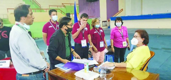 American Association of Western Visayas, Inc. president Nelson Ynion (2nd from left) discuss with Gov. Rhodora Cadiao (sitting) of Antique on July 28 the possibility of having this American Association of Western Visayas, Inc. president Nelson Ynion (2nd from left) discuss with Gov. Rhodora Cadiao (sitting) of Antique on July 28 the possibility of having this region export agricultural products to Guam. The United States island territory imports about 80% of its goods such as food, basic commodities and construction materials. DODGE M VIA PROVINCE OF ANTIQUE