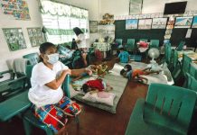 105 FAMILIES FLEE BUNKER OIL FUMES: PCG mulls raps vs barge owner for oil spill An oil spill-displaced family occupies a classroom at Bo. Obrero Elementary School in Iloilo City. Over 300 village residents have left their houses to avoid the unpleasant smell of bunker oil that spilled out of a power barge after an explosion on July 3, 2020 in Bo. Obrero, Lapuz, Iloilo City. IAN PAUL CORDERO/PN