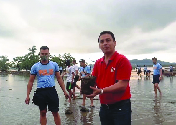 Gov. Esteban Evan Gov. Esteban Evan Contreras of Capiz leads the opening activity of the “1 Million Kahoy” project at the mangrove area in Barangay Lonoy, Sapian. He encouraged all Capizeños, especially the youth, to take part in the reforestation and greening initiative. CAPENRO FB PAGE VIA PIA