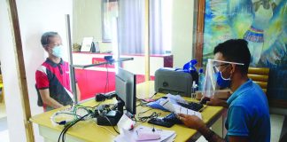 Pag-IBIG personnel conducts online registration for its Loyalty Card Plus