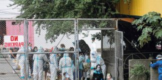 SO GOOD TO BE BACK…BUT IT’S NOT QUITE HOME YET FOR LSIS. Ilonggos stranded in Metro Manila for months due to quarantine travel restrictions have finally returned to Iloilo. They are shown here passing through a gate of Fort San Pedro regulated by several frontliners wearing personal protective equipment. From Fort San Pedro yesterday, they were fetched by ambulances sent by their respective local government units and taken to their localities’ quarantine facilities for swabbing. IAN PAUL CORDERO/PN