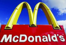McDonald’s faces bumpy recovery; 2Q sales down 30% A McDonald’s sign is displayed outside the fast food restaurant in Wheeling, Illinois, United States (US) McDonald’s says it will be requiring customers to wear face coverings when entering its U.S. restaurants as the number of new virus cases continue to surge in many states. The move announced on July 24 will be in effect on Aug. 1.