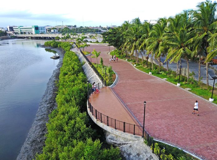 Designed by celebrated Filipino architect Paulo Alcazaren, the Esplanade was recently hailed a “Haligi ng Dangal” awardee for Best Landscape Architecture by the National Commission for Culture and the Arts. PHOTOS COURTESY OF ARCHITECT PAULO ALCAZAREN