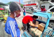 LIQUOR BAN BACK IN ILOILO CITY BUYING FRENZY A store personnel loads boxes of alcoholic beverages into this man’s pedicab on Ortiz Street, Iloilo City on Monday, a day before the city government reinstated a two-week prohibition on the sale and consumption of liquor. IAN PAUL CORDERO/PN