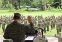 ‘DO THE RIGHT THING’: 3ID enlists 239 new soldiers vs Reds A total of 239 new soldiers take their oath before Major General Eric Vinoya, the Philippine Army’s 3rd Infantry Division commander, at the 3ID headquarters in Camp Peralta in Jamindan, Capiz on July 28, 2020. “I urge you to always be aware of your job and its complexities so you can always do the right thing. In all your given tasks, never dwell on mediocrity. Always aim for excellence and always be the best. This is how you can contribute to the accomplishment of our mission,” Vinoya tells them. 3ID PHOTO